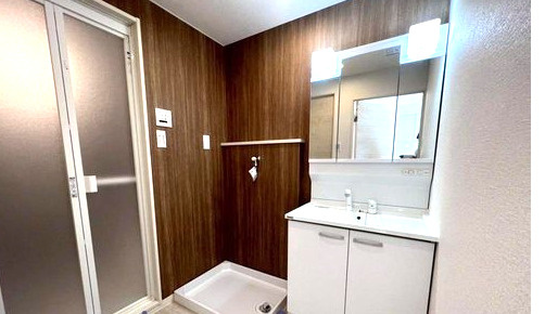 インペリアル菊名の独立洗面台|新規交換の洗面化粧台は大きくて使い勝手もよさげですね。