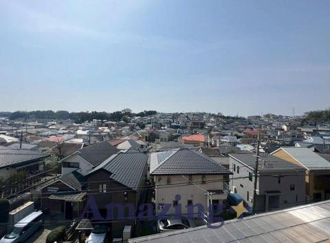 インペリアル菊名の展望|バルコニーにお気に入りのソファを置いてゆったり眺望を楽しむのもよさそうですね。