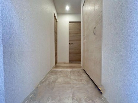 インペリアル菊名の玄関|広々とした玄関ホールには高さのあるシューズボックスで御靴もタップリ収納できますね