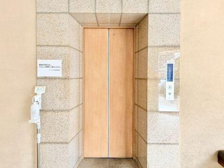 インペリアル菊名のその他|ナチュラルなカラーのエレベーターで優しくお部屋階まで。