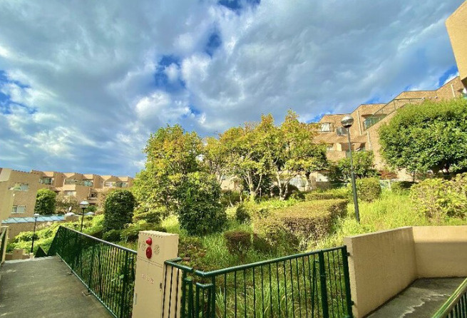 インペリアル菊名のその他|高台の良さを生かしながらマンション植栽がいきてる眺望はこの上なしですね。