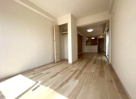 インペリアル菊名の居間・リビング|LDKは約17.8畳あります。