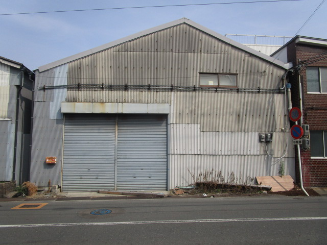 八尾市田井中３丁目の工場