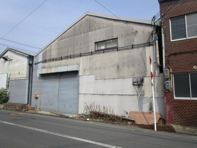 八尾市田井中３丁目の工場の外観