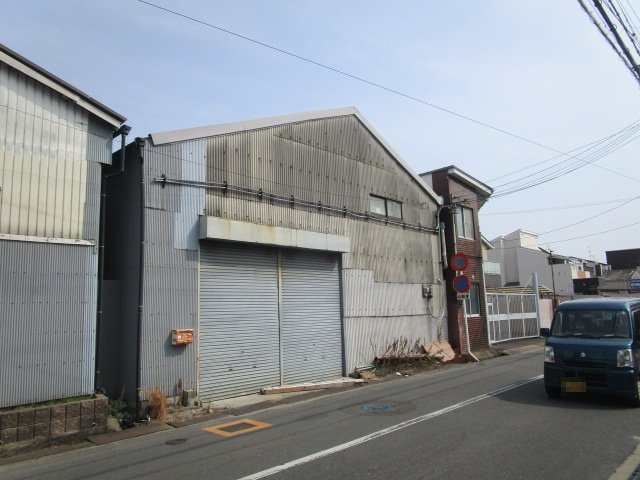八尾市田井中３丁目の工場の外観