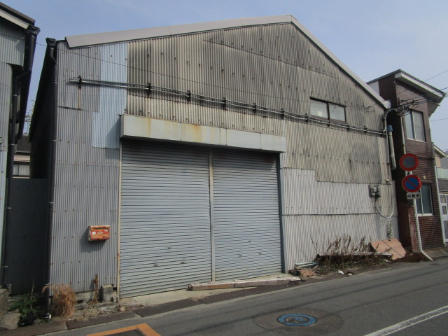 八尾市田井中３丁目の工場の外観