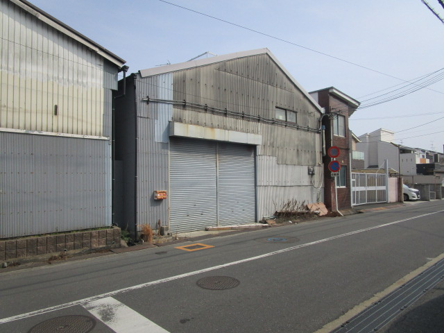 八尾市田井中３丁目の工場の外観
