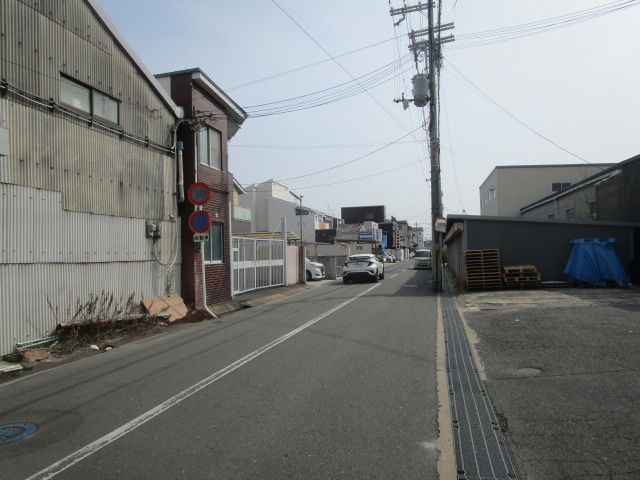 八尾市田井中３丁目の工場の周辺