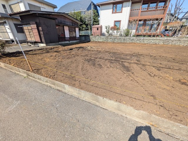 八王子市　富士見町　新築一戸建て　９期の駐車場|～並列3台駐車可能カースペース付き～