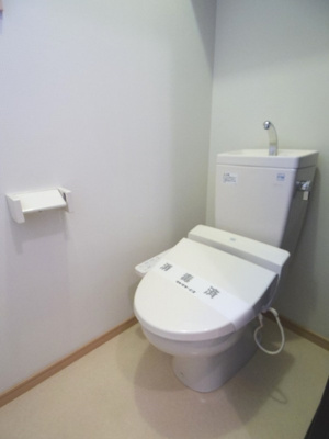 【トイレ】 | コーポ１８ | 【同タイプ参考写真】