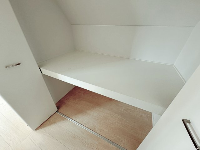 北区赤羽西2丁目の収納|3階6.5帖洋室　クローゼット
こちらの居室には大容量のクローゼットが2か所ございます
衣類の他にも沢山収納いただけます