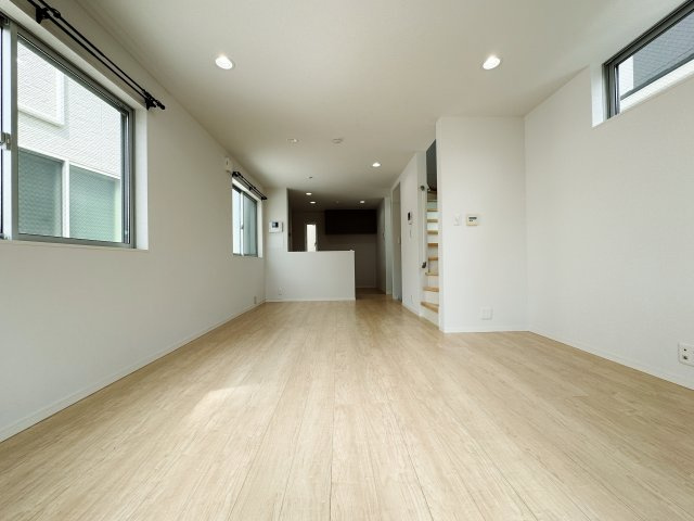 北区赤羽西2丁目の居間・リビング|永きにわたりご家族皆様の暖かな空間となるようにLDＫを2階に配置し皆が集いやすい設計の家
家族のコミュニケーションを意識した見通しのいいリビングは会話が弾みます