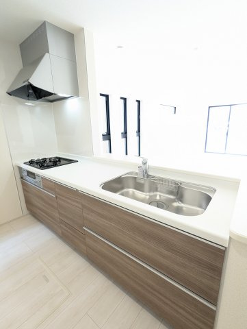 大洗町五反田　3期のキッチン|お洒落なカウンターキッチン♪カウンター越しからリビングが見渡せるので、お子様の様子を見守りながらお料理が作れる嬉しいカウンターキッチン♪