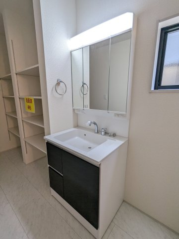 大洗町五反田　3期の独立洗面台|おしゃれな洗面所です。収納も充実～忙しい朝には心強いです～！！
