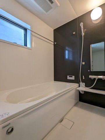 大洗町五反田　3期の浴室|ゆったりとした浴室です。お風呂でも家族で団らん♪楽しい時間を～