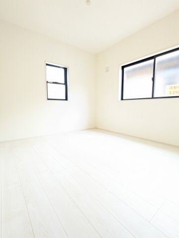 大洗町五反田　3期の洋室|お子様の成長にも対応でき窓の位置が高いので子供部屋に適しています。マイホームだからこその喜び。