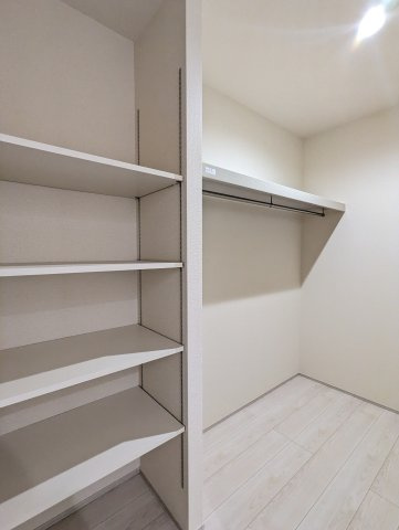 大洗町五反田　3期の収納|衣類だけでなく、小物も上の棚に収納できて大変便利です！