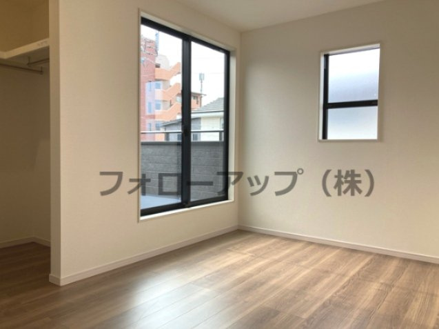 リーブルガーデン天理市田井庄町4期の洋室|きれいな洋室です