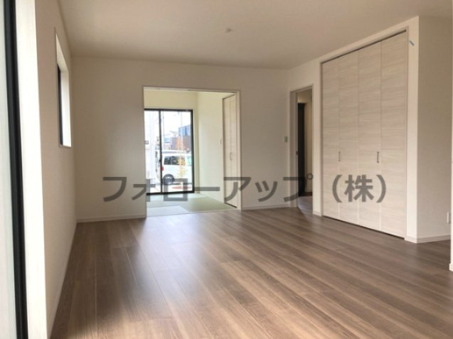 リーブルガーデン天理市田井庄町4期の居間・リビング