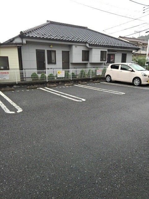 青梅市梅郷６丁目のアパートの駐車場