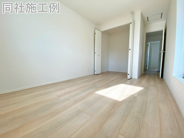新築戸建　クレイドルガーデン曽我部町寺長縄手の洋室|同社施工例