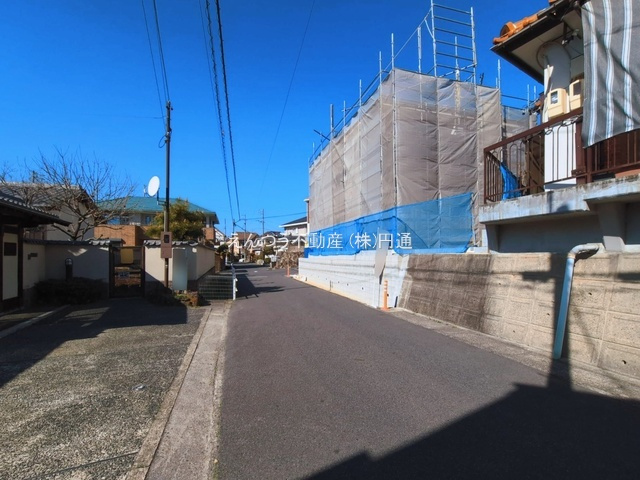 リナージュ藤塚1丁目第1期の前面道路含む現地写真