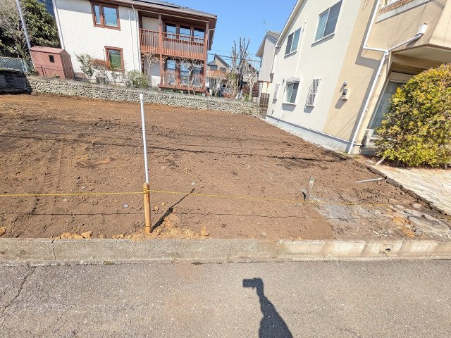 八王子市　富士見町　新築一戸建て　９期の駐車場|～並列3台駐車可能カースペース付き～