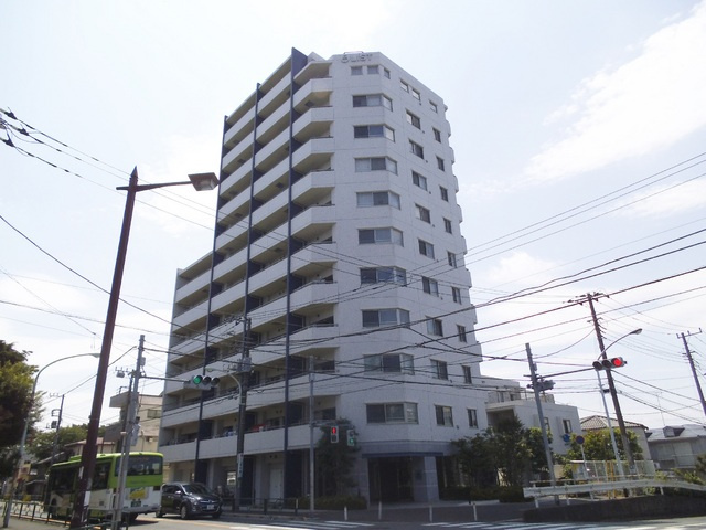 リステージ赤羽台ヒルトップテラスの外観|角地に立つ日当たりも眺望も良好な物件！