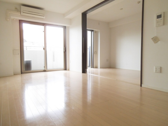 リステージ赤羽台ヒルトップテラスの居間・リビング|明るいお部屋です！