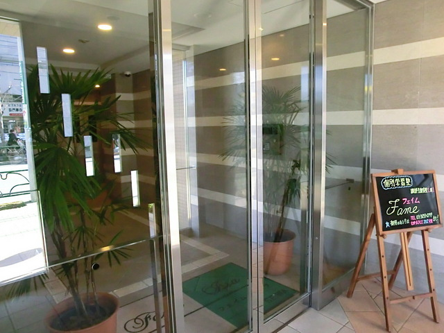 フェイムイッサのロビー|きれいな入口部分です♪