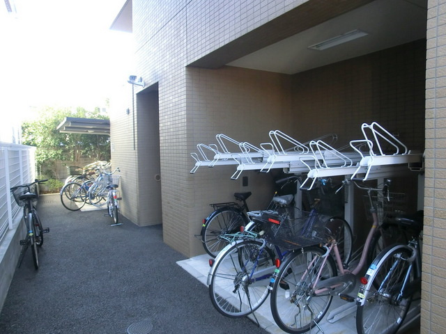 フェイムイッサのその他共用部分|敷地内専用駐輪場有ります。