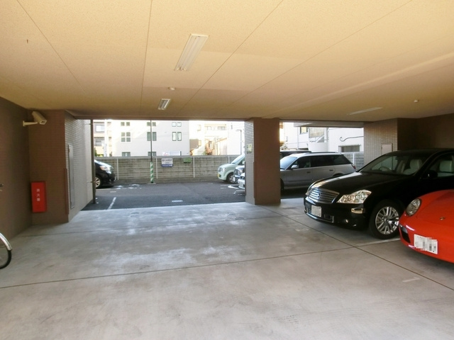 フェイムイッサの駐車場|敷地内専用駐車場有ります