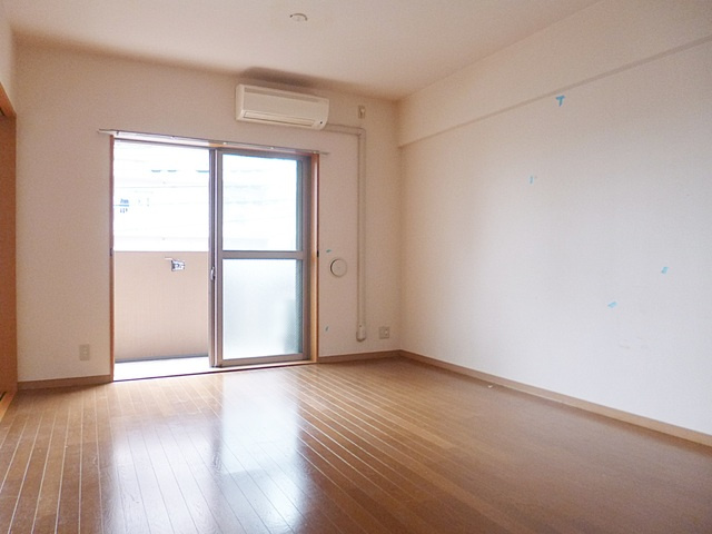 フェイムイッサの居間・リビング|リビングダイニングキッチンです。