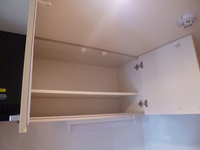 フェイムイッサのキッチン|キッチン上部の収納です。