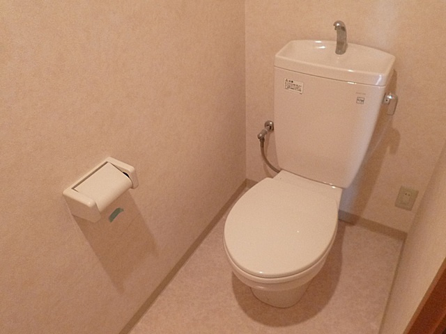 フェイムイッサのトイレ|清潔感のあるトイレです。