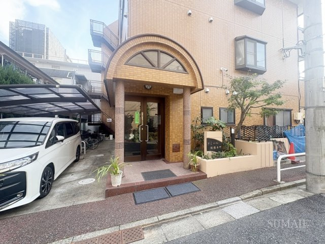 ドミール板橋本町のエントランス|毎日通るエントランスはこのようになっています