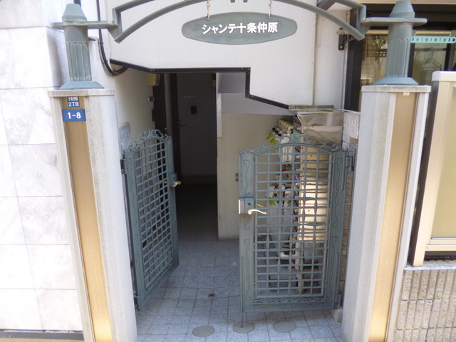 シャンテ十条仲原のロビー|エントランスは門構えの造りです！