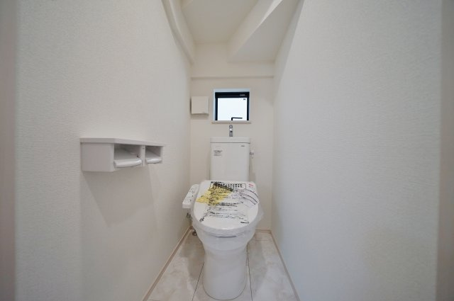 【横浜市西区東久保町26-16全3棟新築戸建て】★仲介手数料無料★（富士見台小学校・岩井原中学校）のトイレ