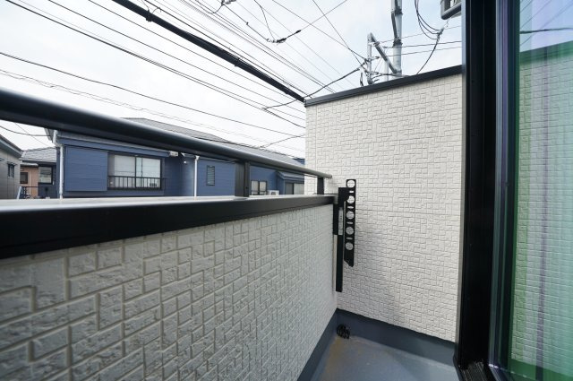 【横浜市西区東久保町26-16全3棟新築戸建て】★仲介手数料無料★（富士見台小学校・岩井原中学校）のバルコニー