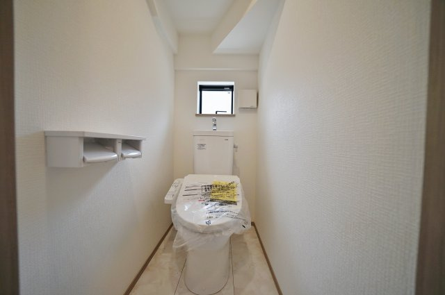 【横浜市西区東久保町26-16全3棟新築戸建て】★仲介手数料無料★（富士見台小学校・岩井原中学校）のトイレ