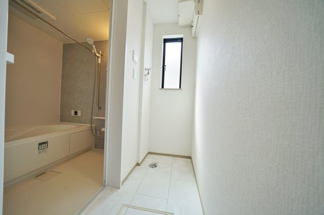 【横浜市西区東久保町26-16全3棟新築戸建て】★仲介手数料無料★（富士見台小学校・岩井原中学校）の独立洗面台