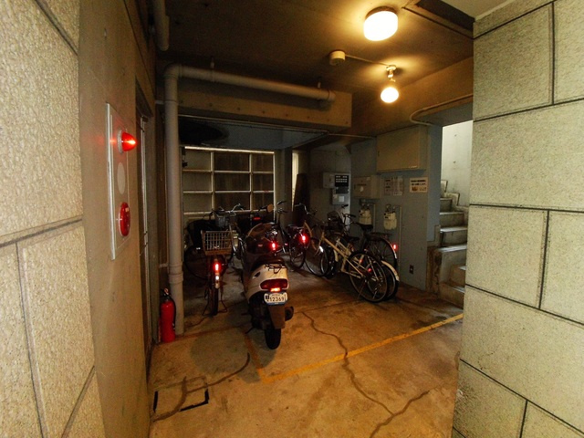 コムーネ灘の駐車場