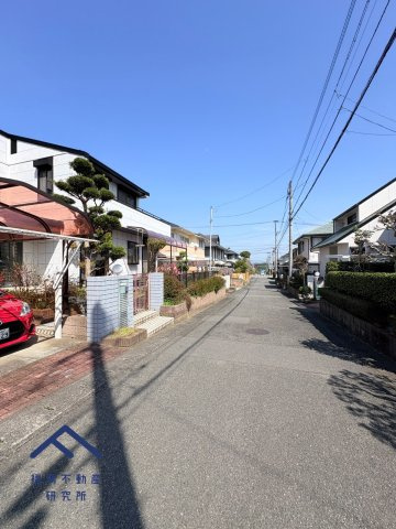 基山町けやき台２丁目　戸建ての前面道路含む現地写真