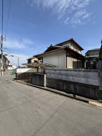 泉佐野市泉ケ丘3丁目　古家付き土地の前面道路含む現地写真