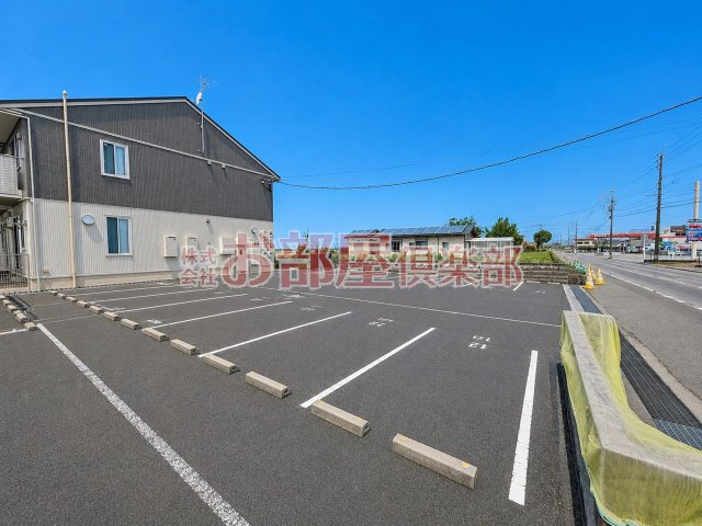 グランドソレーユRSの駐車場|車をお持ちの方に嬉しい駐車場付きの物件です