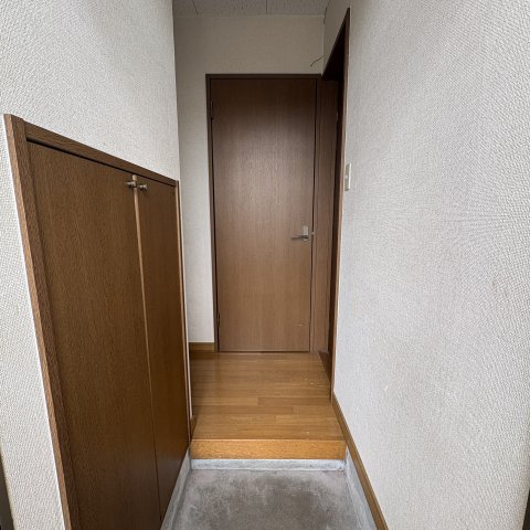学）大昭グリーンヒル５の玄関