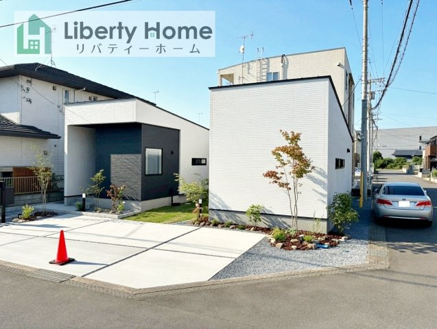 つくばみらい市紫峰ヶ丘4丁目　新築戸建の前面道路含む現地写真