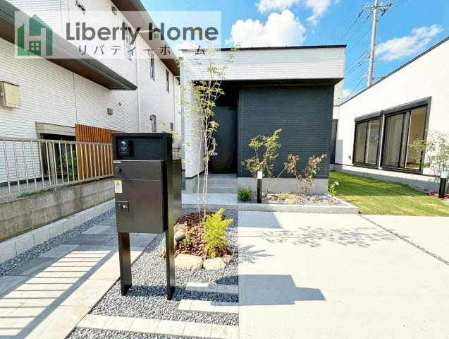 つくばみらい市紫峰ヶ丘4丁目　新築戸建のエントランス