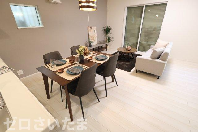 《仲介手数料無料》緑区松木３丁目13-3新築一戸建てリナージュの居間・リビング