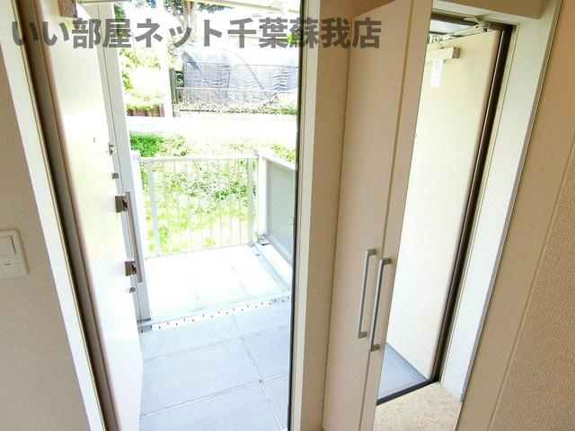 サンモール　わかばの玄関|お出かけ前に身だしなみチェックできる鏡付き！